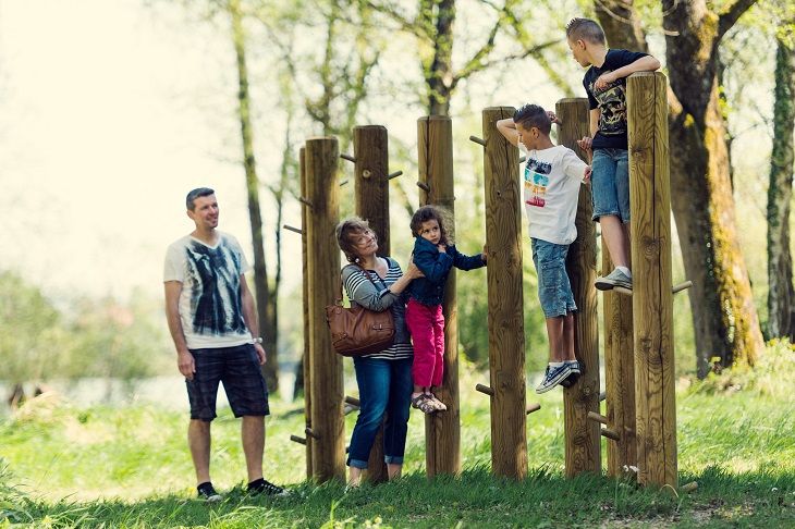  Ihnen steht ein Familienurlaub an der frischen Luft bevor?  Eine Schnitzeljagd zu Fuß, mit dem Rad oder lieber Geocaching auf moderner Weise?