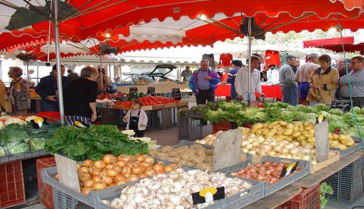 Faites le plein de produits locaux et de saison sur nos marchés hebdomadaires !